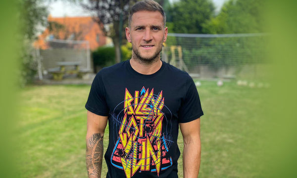 Sheffield United striker looks Sharp in ‘Billy’s Got a Gun’ T-shirt